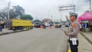 Libur Akhir Pekan, Tol Bocimi Padat Merayap, Antrean Capai Km 71,6