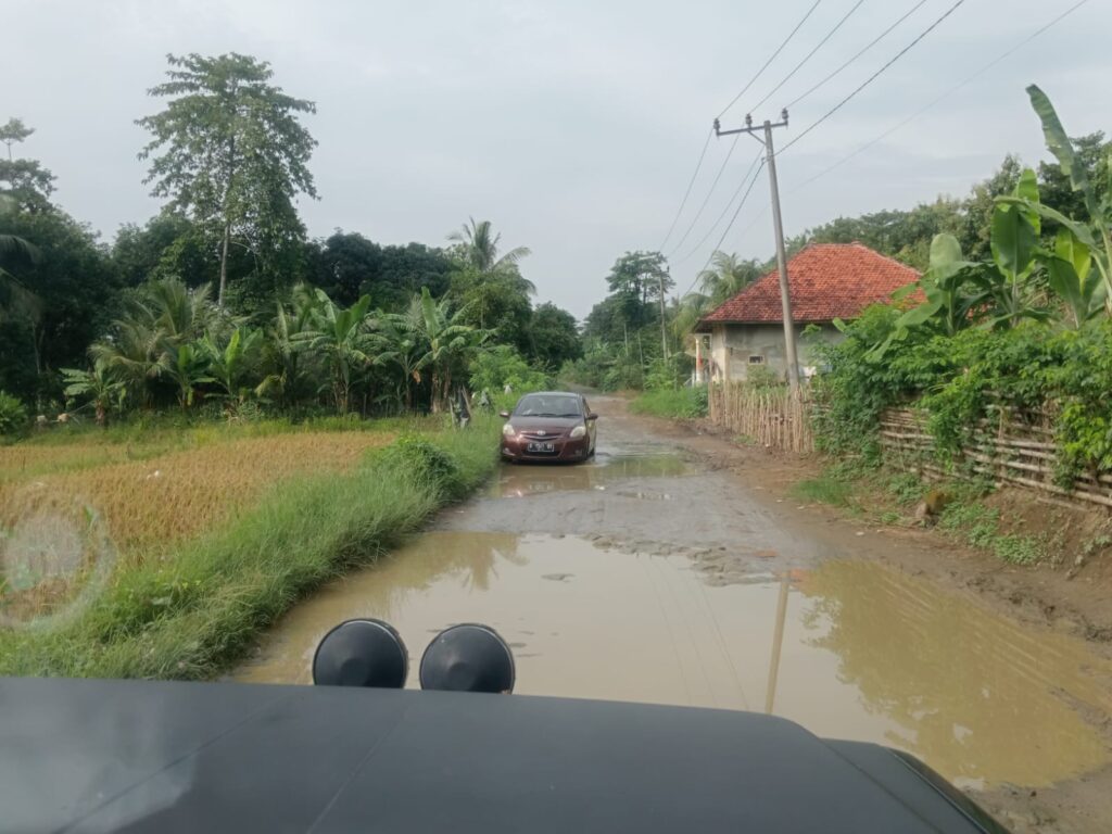 Jalan Tak Kunjung di Perbaiki, Warga Mandrajaya Ciemas Ancam Lakukan Aksi