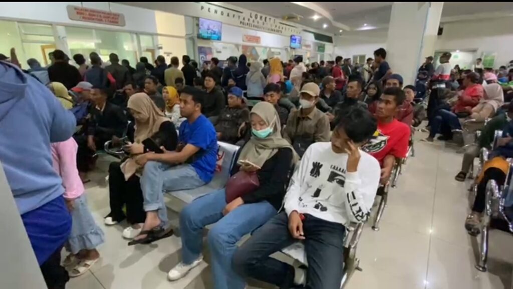 Respon Program Penghapusan Tunggakan Pajak Kendaraan, Warga Sukabumi Serbu Kantor Samsat