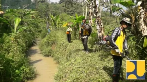 Hadapi Musim Hujan, Dinas PU Kabupaten Sukabumi Pelihara Saluran Irigasi