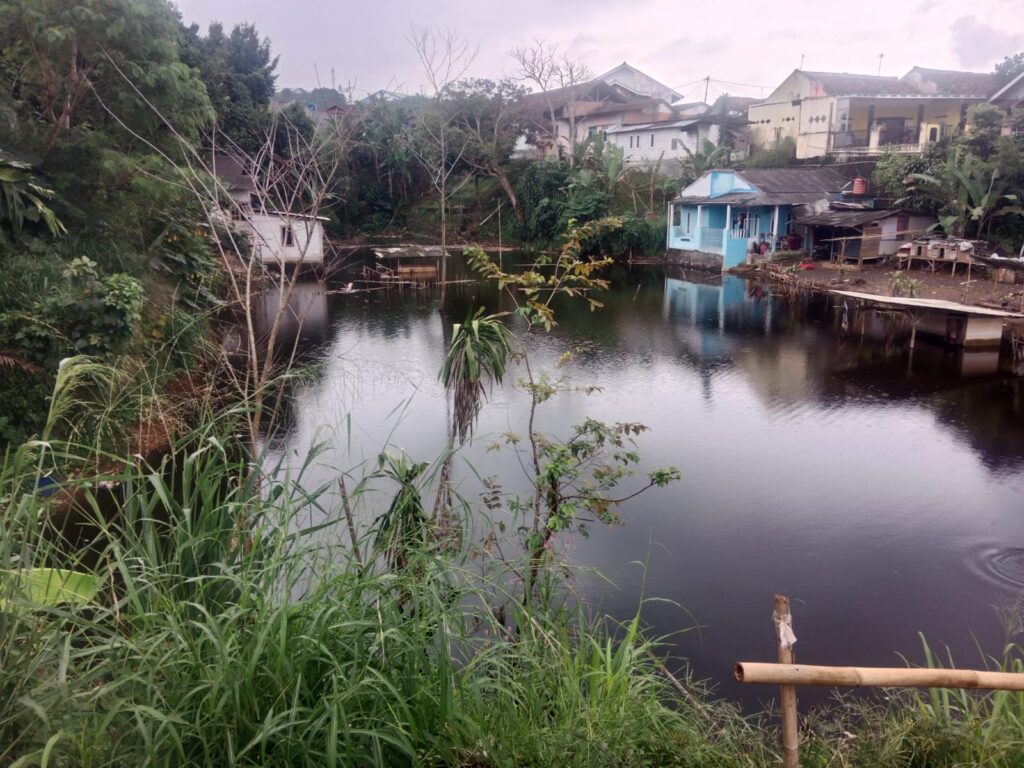 Tiga Rumah Warga Nyaris Terendam, Drainase Mangkrak di Bojongkokosan Sukabumi