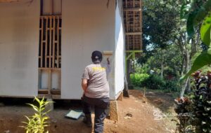 Bhabinkamtibmas di Gegerbitung Sisihkan Gaji Bangun Musola
