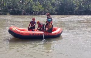 Hari ke 2 Bocah Tenggelam di Sungai Cimandiri, Tim Sar Gabungan Lakukan Pencarian