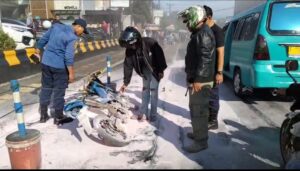 Satu Unit Sepeda Motor Terbakar di Cibadak, Damkar Bergerak Cepat