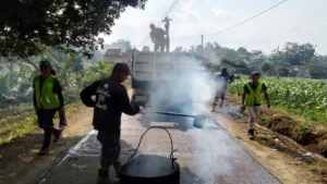 Dukung Konektivitas  Antarwilayah, Dinas PU Sukabumi Perbaiki Jalan Sinagar–Pawenang