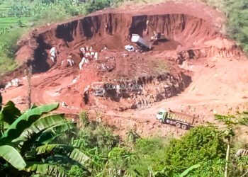 Semrawut di Balik Megaproyek Tol Bocimi: Kabel Putus, Irigasi Tertutup, dan Urugan dari Tambang Tanpa Izin