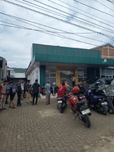 Warga Geruduk Kantor PT TJT, Protes Kabel Listrik Putus Diserempet Truk Proyek Tol Bocimi