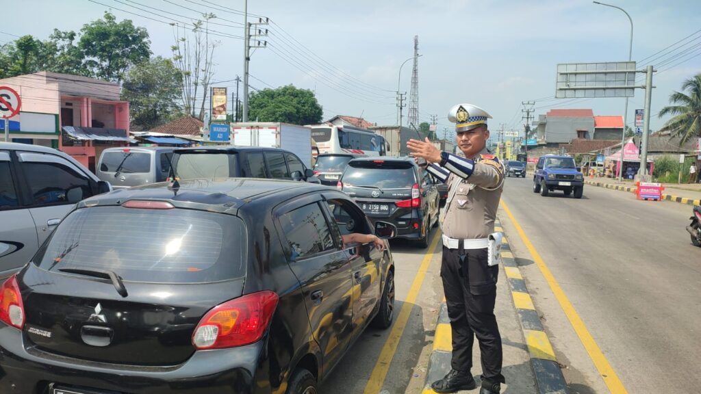 Arus Padat, Antrean di Tol Bocimi Capai 3 Kilometer