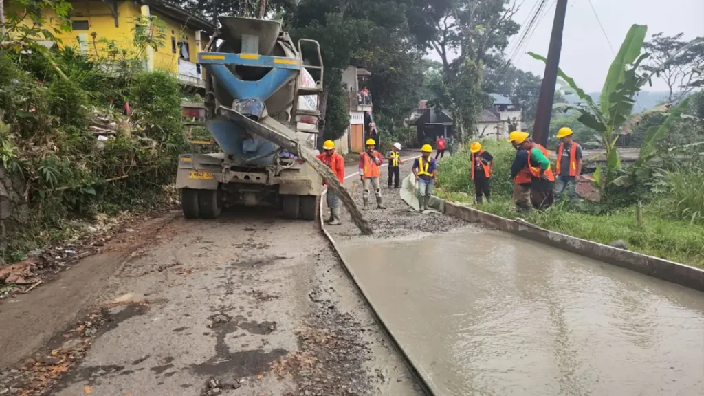Akses Lebih Baik, Ekonomi Warga Desa Cibodas Dipacu Lewat Rekonstruksi Jalan Pakuwon–Cipeuteuy