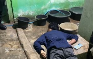 Mayat Laki-Laki Ditemukan Terkapar di Rumah Kontrakan, Diduga Penjual Kerang di Cibadak