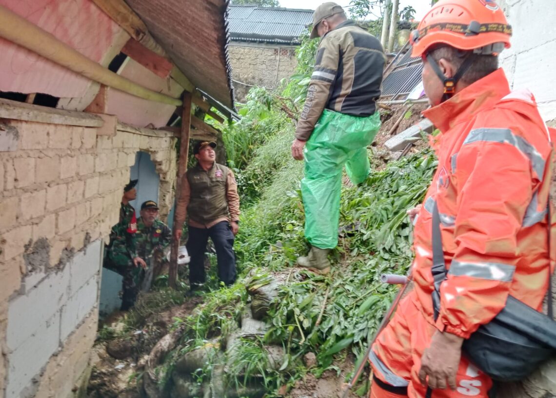 Longsor dan Banjir Terjang Parakansalak Sukabumi, 44 Jiwa Terdampak