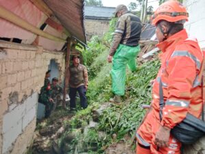 Longsor dan Banjir Terjang Parakansalak Sukabumi, 44 Jiwa Terdampak