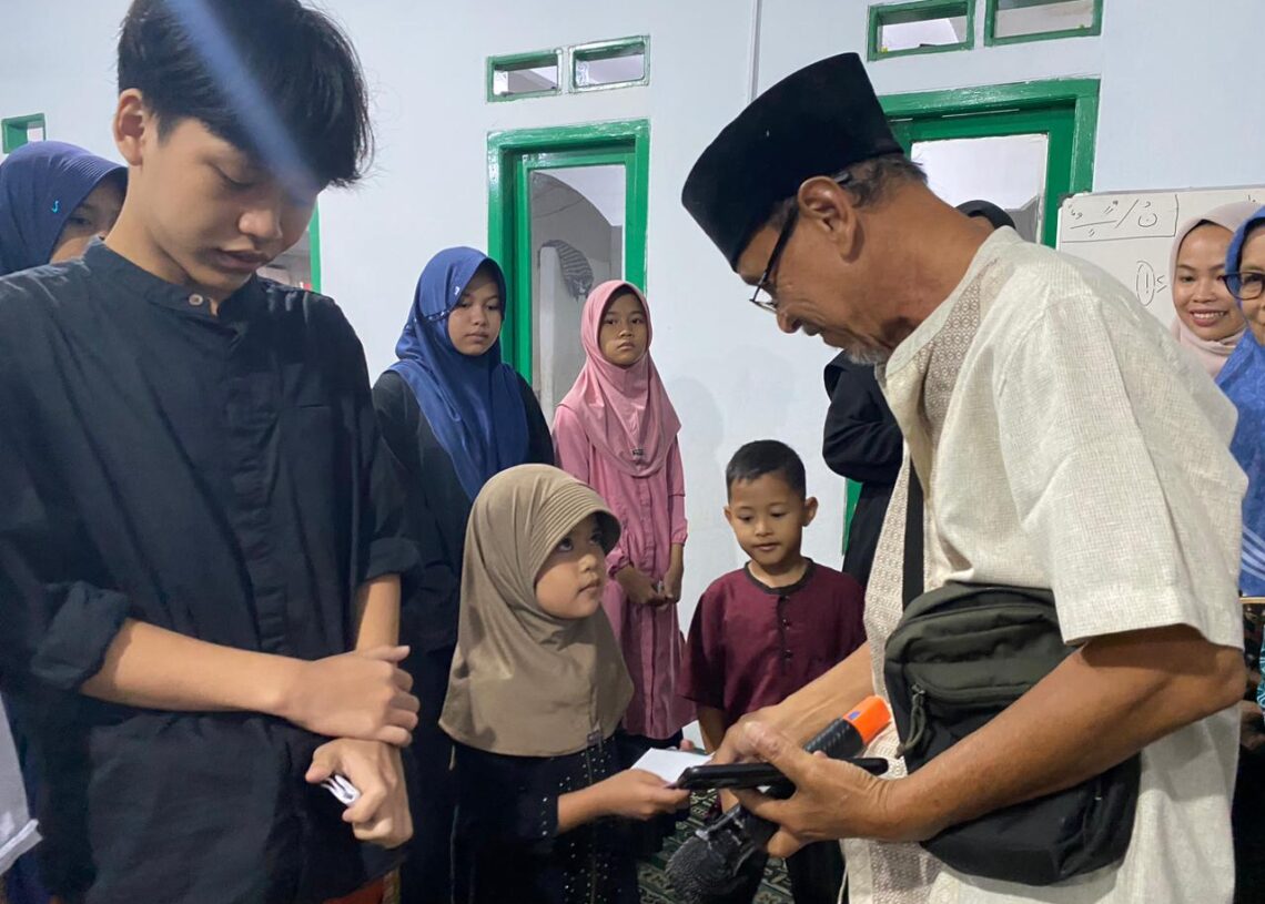 Peringati Akhir Muharam 1447 H, Pengurus Mushala Bani Sidin Cibadak Santuni Anak Yatim