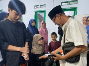 Peringati Akhir Muharam 1447 H, Pengurus Mushala Bani Sidin Cibadak Santuni Anak Yatim