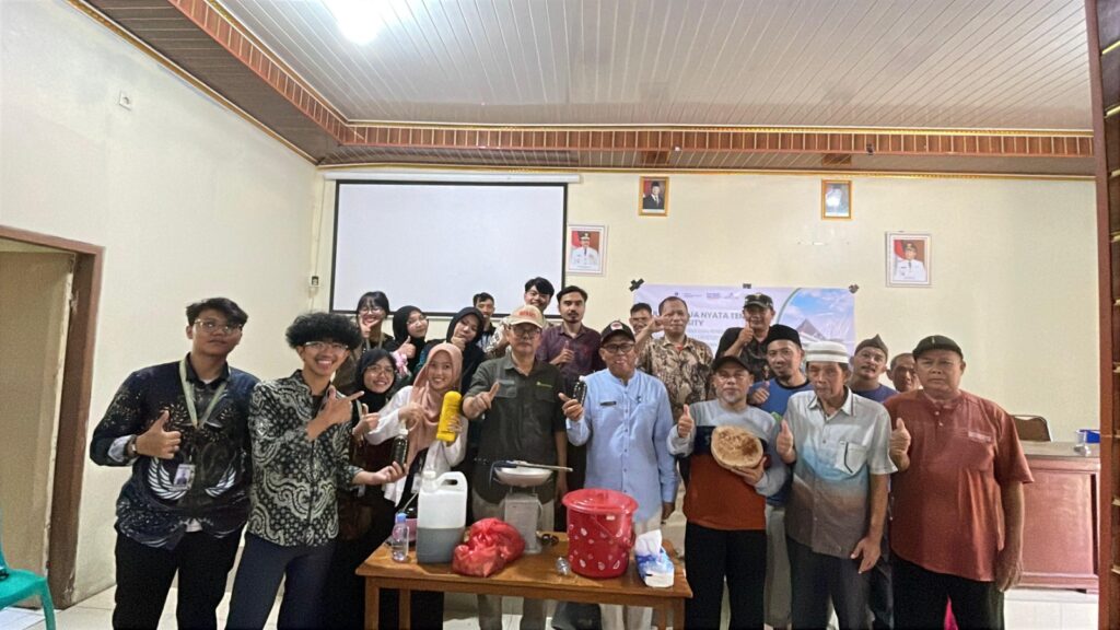 Mahasiswa IPB Bantu Atasi Persoalan Sampah di Desa Caringin Cisolok