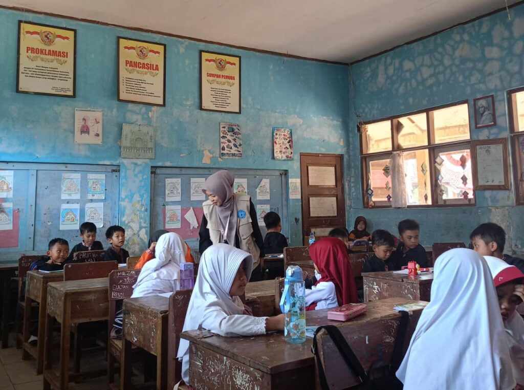 Literasi Berhitung: Sentuhan Kreatif Mahasiswa KKM 08 STKIP Bina Mutiara Sukabumi untuk Tingkatkan Numerasi Siswa SDN 1 Ciemas