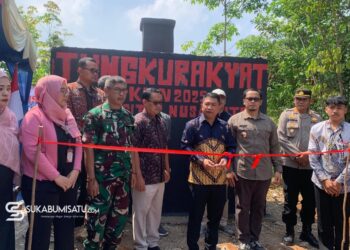 Wakil Bupati Sukabumi Andreas saat meresmikan Inovasi KKN Mahasiswa Nusa putra di Cikidang. Jum'at, (1/8/2025).