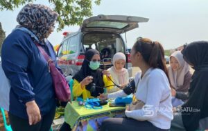 Ratusan Warga Nikmati Panorama Bukit Panenjoan dan Layanan Kesehatan Gratis