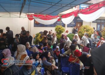 Ribuan Honorer Sukabumi Serbu Polres untuk Urus SKCK, Antrean Capai Dini Hari