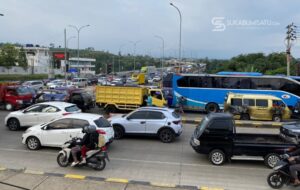 Exit Tol Bocimi Parungkuda Padat Kendaraan, Wisatawan Serbu Sukabumi Saat Libur Maulid Nabi