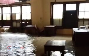 Hujan Lebat Picu Banjir di Cisaat, 7 Rumah dan Kompleks Pendidikan Al Masthuriyah Terendam