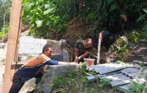 Relawan Sosial KROSCEK Gelar Kerja Bakti Pembangunan MCK di Cibadak