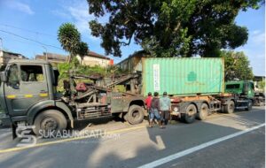 Kontainer Truk Nyaris Lepas di Cibadak, Lalin Cibadak–Warungkiara Macet Panjang