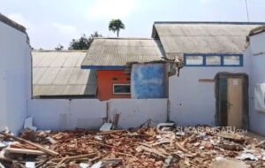 Tak Mendapat Perhatian, Atap Kantor SDN 1 Bojongjengkol Akhirnya Ambruk