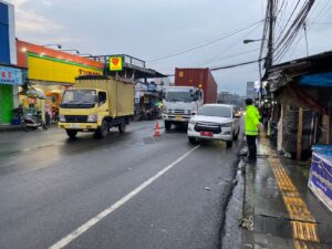 Truk Kontainer Mogok di Depan Terminal Cibadak Sukabumi, Lalu Lintas Tersendat
