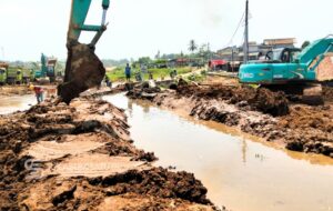 Petani Legok Picung Demo di Area Proyek Tol Bocimi: Air Sawah Kami Tersumbat Lagi!