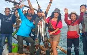 Badong, Wisata Bahari Baru di Palabuhanratu, Serasa Mancing di Kapal Pesiar Pribadi