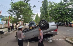 Pajero Terbalik, Motor Terlindas! Kecelakaan Beruntun Gegerkan Jalan Raya Palabuhanratu