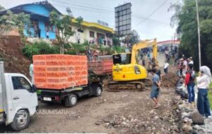 Dump Truk Terguling di Jalan Cagak Purut Nyalindung, Arus Lalu Lintas Sempat Macet Dua Kilometer