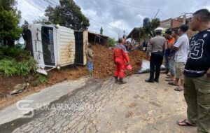 Truk Bermuatan Tanah Tergelincir di Jalan Alternatif Nagrak, Diduga Rem Blong