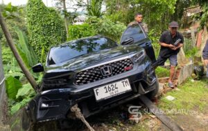 Detik Menegangkan di Leuwi Goong: Pohon Penyelamat Cegah Mobil Jatuh ke Sungai Cicatih