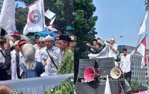 Guru Madrasah Asal Sukabumi Bergerak ke Monas: Gaungkan Suara yang Tak Didengar Negara