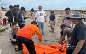 Mayat Pria Ditemukan di Muara Sungai Cibuni, Diduga Nelayan Hilang Asal Cianjur