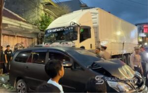 Truk Wing Box Tabrak Empat Kendaraan di Jalan Ahmad Yani Sukabumi, Warga Panik