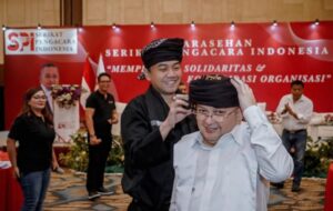 Iket Sunda untuk Ketua Umum SPI: Paguyuban Padjadjaran Anyar Angkat Martabat Kasundaan di Jakarta