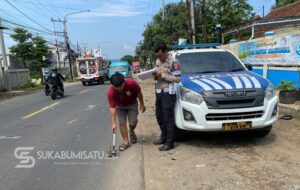 Dua Pemuda Tewas, Satu Kritis: Motor Bonceng Tiga Tabrak Truk Hino di Cibadak