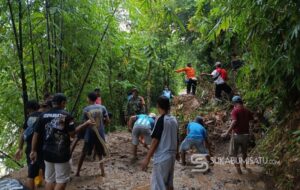 Akses Lima Desa di Warungkiara Terputus Akibat Longsor, Aktivitas Warga Lumpuh