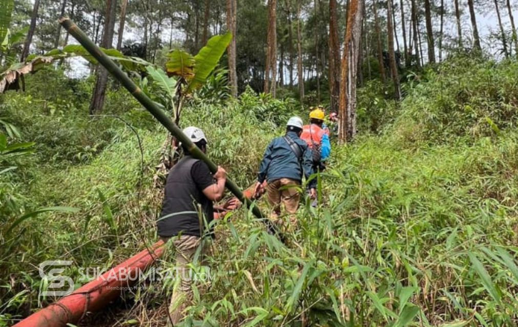 Perjuangan Tanpa Batas: Tim PLN Cikembar Taklukkan Bukit Nyalindung Demi Nyalakan Harapan