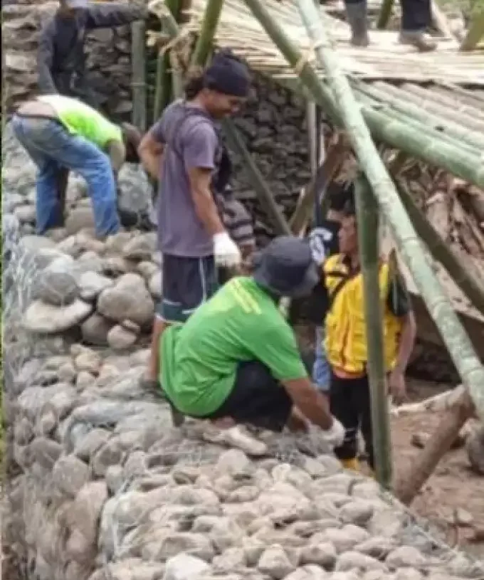 Dinas PU Kabupaten Sukabumi Tangani Dampak Banjir dan Longsor di Nyalindung