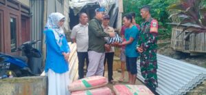 Nyaris Roboh, Rumah Buruh Bangunan di Sekarwangi Akhirnya Diperbaiki Lewat Swadaya