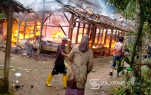 Kebakaran Hebat Hanguskan Satu Rumah di Pabuaran Sukabumi, Tiga Motor Turut Melapuk Dilalap Api