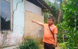 Hujan Deras Picu Pergerakan Tanah di Neglasari Cibadak, Akses Jalan Sekolah Nyaris Putus