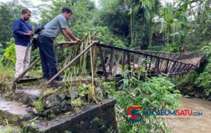 Jembatan Kamandoran Cibadak Ambruk, Akses Pelajar dan Ekonomi Warga Terputus