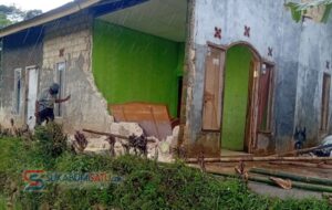Hujan Deras dan Angin Kencang Terjang Cidahu, Satu Rumah Warga di Jogjogan Roboh