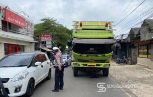 Truk Tronton Mogok di Cibadak Sukabumi, Lalu Lintas Sempat Macet Panjang