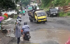 Viral Karena Rusak dan Sering Makan Korban, Jalan Nasional Bagbagan-Palabuhanratu Akhirnya Diperbaiki